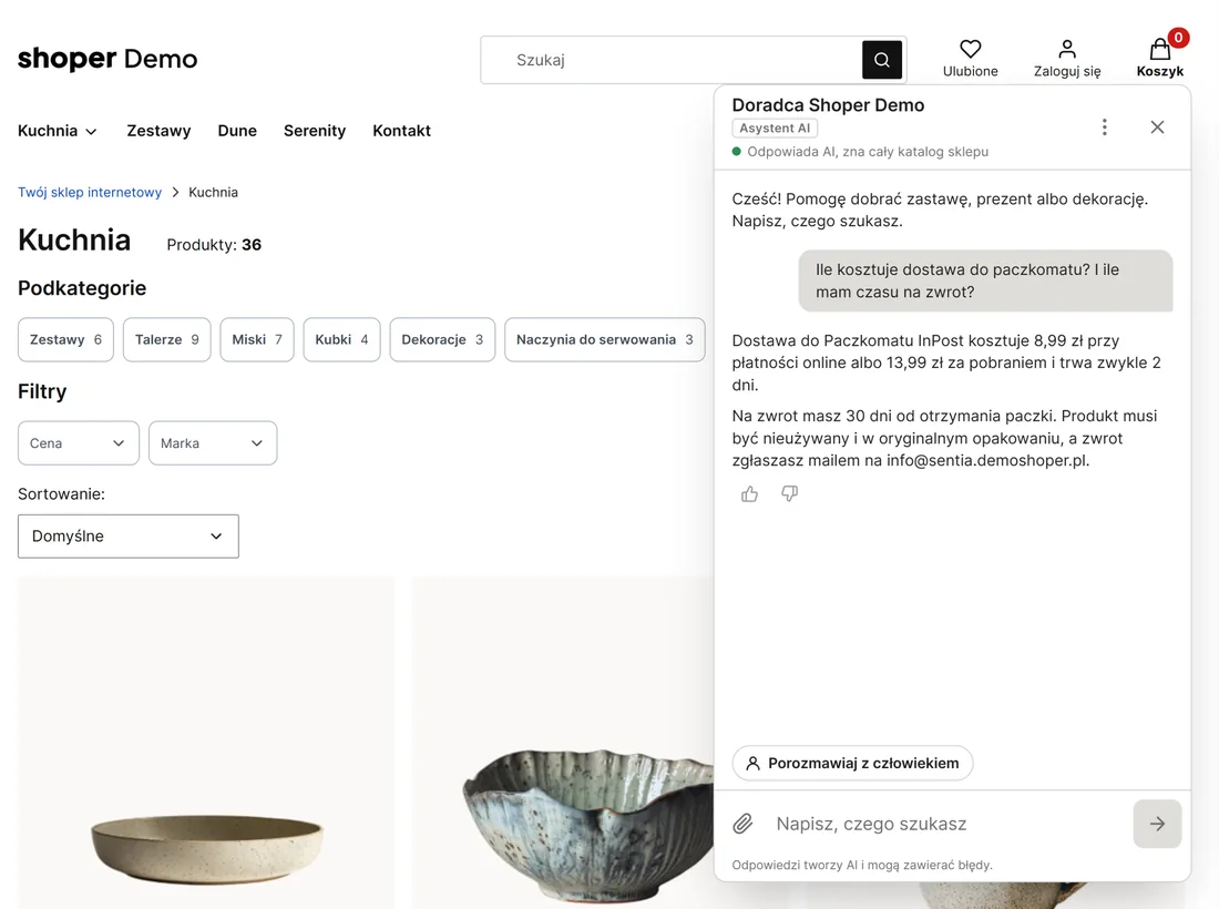 Klient pyta o&nbsp;koszt dostawy do paczkomatu i&nbsp;czas na zwrot. Asystent odpowiada, że dostawa kosztuje 8,99&nbsp;zł przy płatności online albo 13,99&nbsp;zł za pobraniem i&nbsp;trwa zwykle 2&nbsp;dni, a&nbsp;na zwrot jest 30&nbsp;dni.